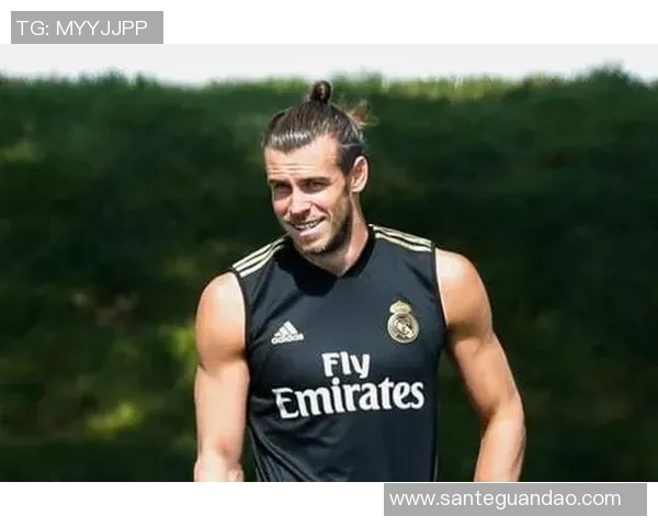 足球明星贝尔滑趴引发热议球迷热情高涨期待新赛季表现